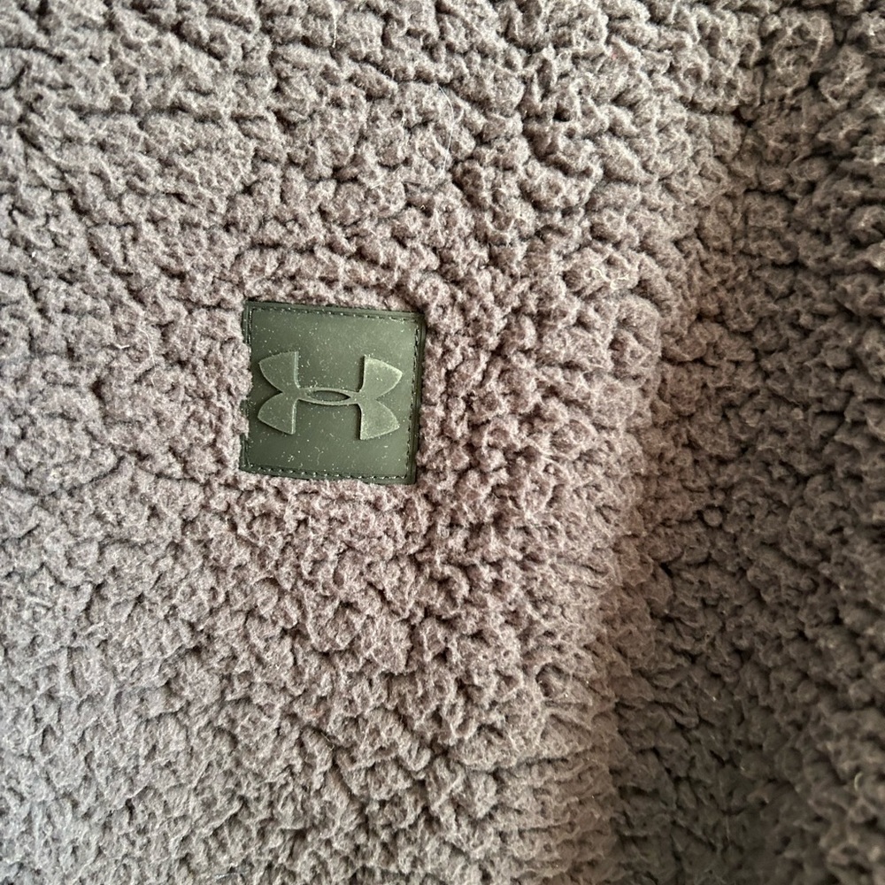 Under Armour Teddy Bear Sweater Size M - Picture 6 of 10